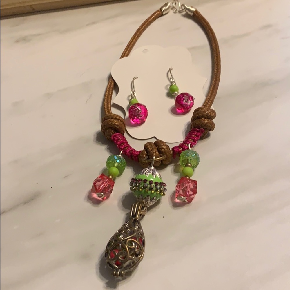 Beautiful handmade set - Picture 2 of 3